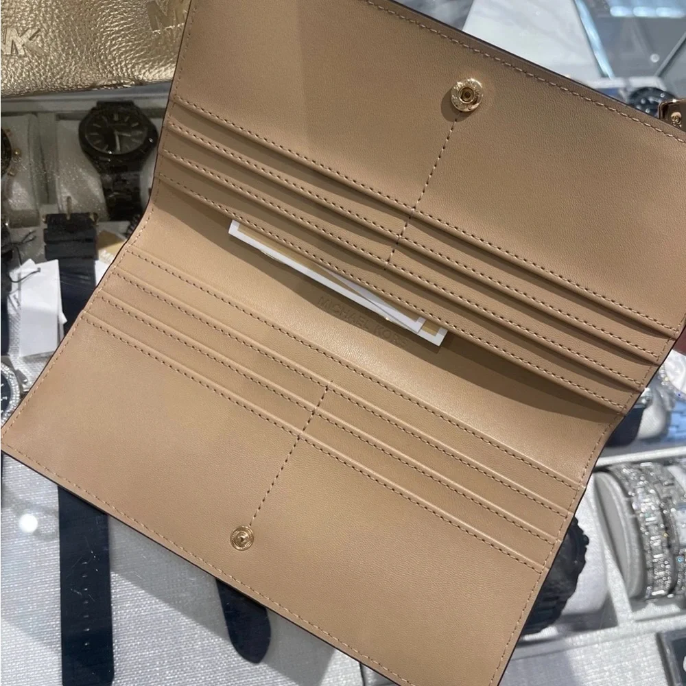 NWT MICHAEL KORS Carson Large Metallic Logo Debossed Snap Wallet - Picture 6 of 7